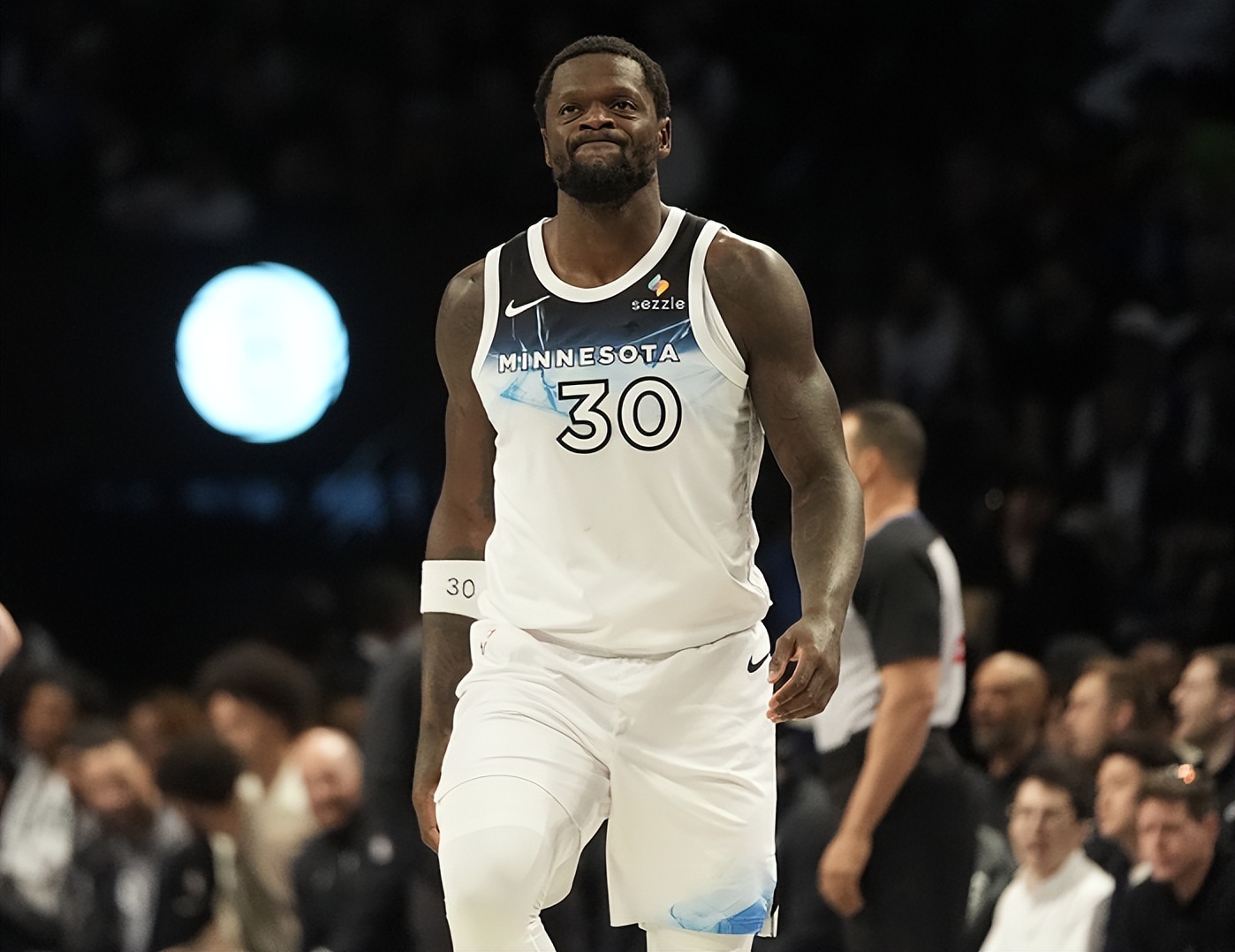 开云体育安全-包含赛地聚焦——NBA总决赛冲刺阶段热度飙升,切尔西外线爆发,赛场秩序良好,资深球员宣示担当的词条