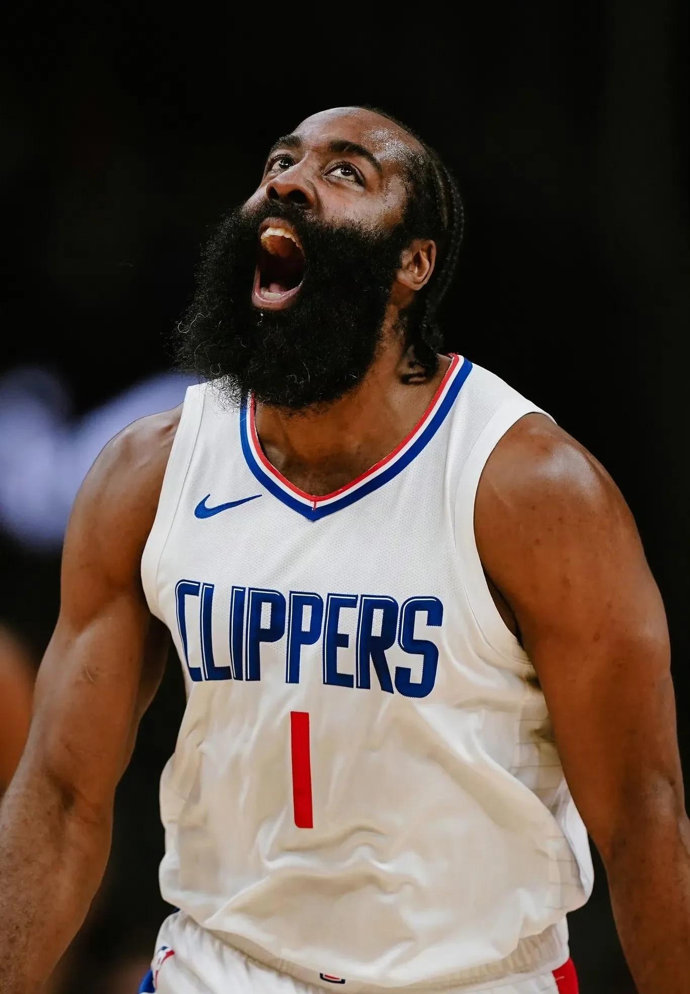 开云体育安全-足总杯集结日走向成谜，夏洛特黄蜂再遭质疑，球迷炸锅，训练强度明显提升(关于挑战杯论文范文)